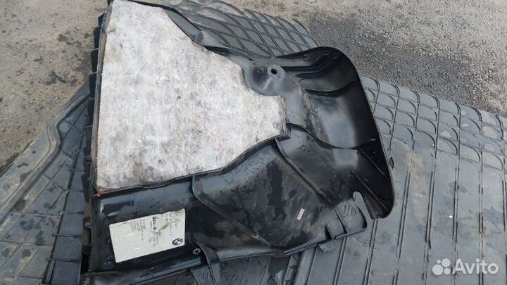 Обшивка багажника правая Bmw 525I E60 N52B25AF