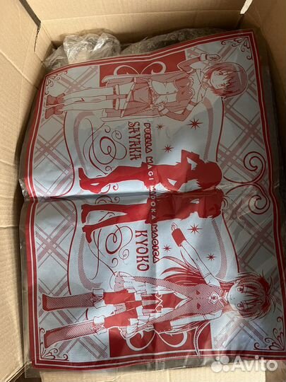 Коробка с коллекционными игрушками