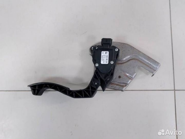 Педаль газа Renault Logan 2 2014