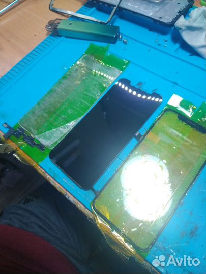 Ремонт iPhone, MacBook, iPad