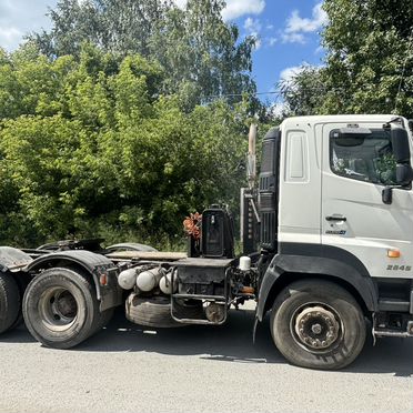 Седельный тягач Hino 700, 2014