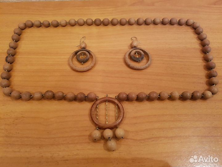 Бусы деревянные с серьгами