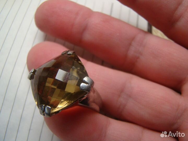 Эффектное, крупное серебряное кольцо с цитрином