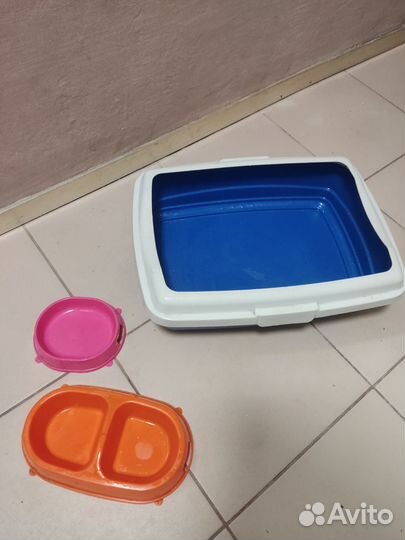 Лоток и миски для кошки