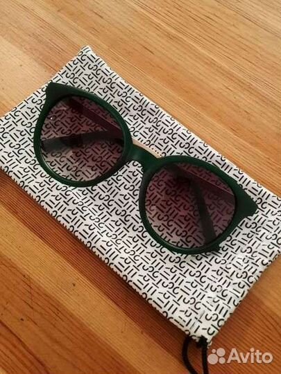 Солнцезащитные очки женские брендовые