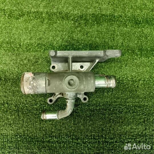 Фланец (тройник) системы охлаждения Ford Focus 2