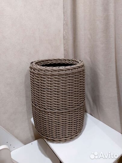 Уличные вазоны, кашпо для цветов