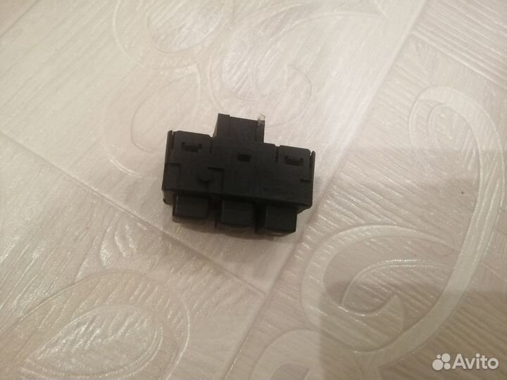 Блок кнопок памяти сидения Nissan Patrol Y62