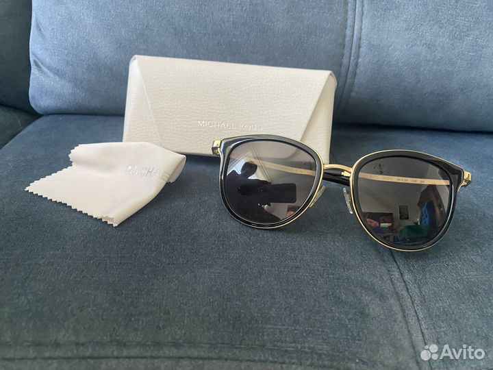 Солнцезащитные очки женские брендовые