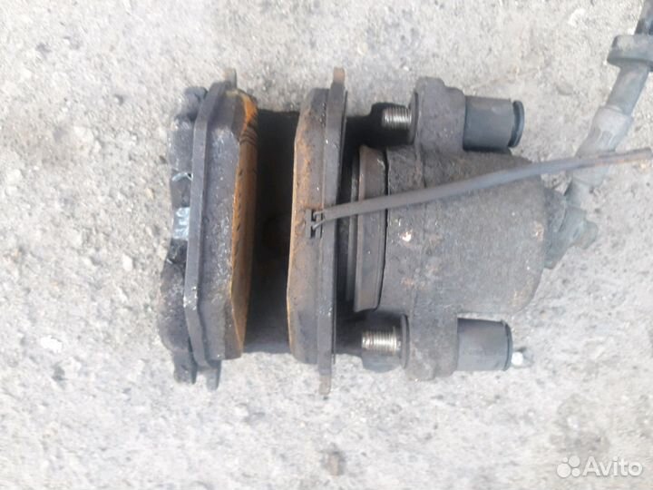 Передний суппорт Гольф-4 Бора