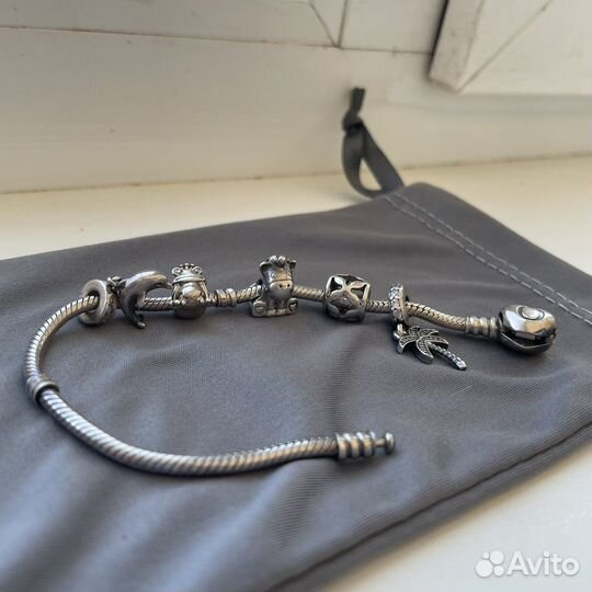 Браслет и шармы Pandora