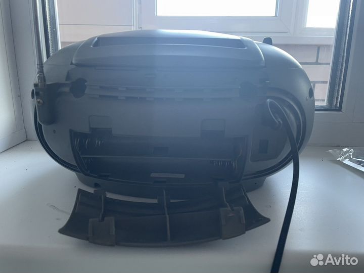 Магнитола LG с CD, кассетным чейнджером и AM/FM