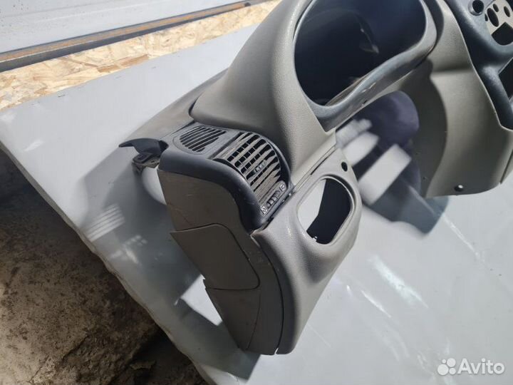 Панель торпедо Ваз Калина универсал 8 клапанный