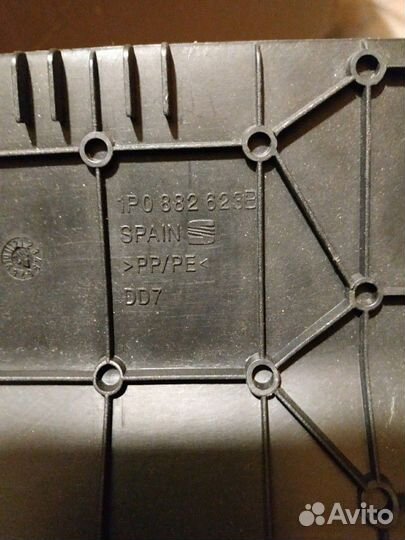 Заглушка сидения seat leon (1P0882623B)