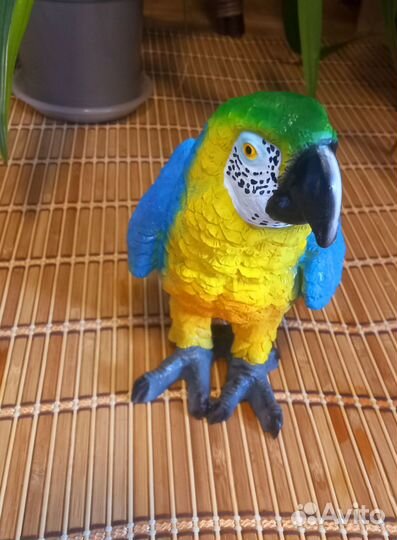 Попугай Ара. Садовая фигура