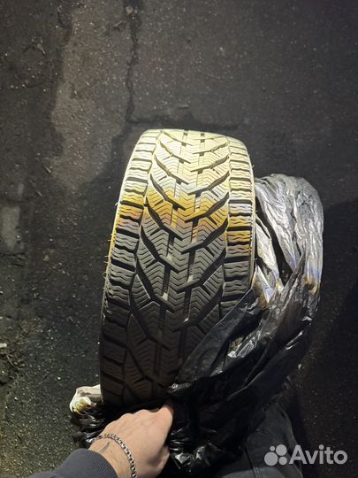 Tigar Winter 215/45 R17