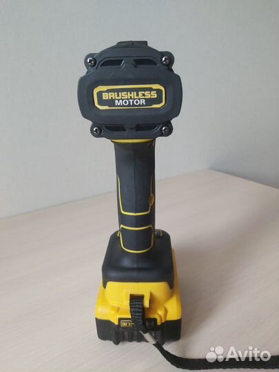 Ударный винтоверт Dewalt DCF 850