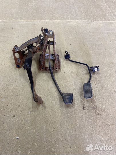 Педаль газа, тормоза, сцепления toyota carina E