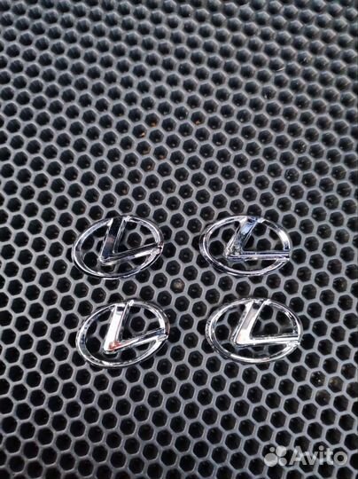 Значки на колпачок ступицы lexus