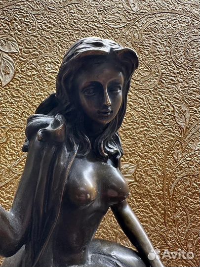 Бронзовая фигура материнство И канделябр