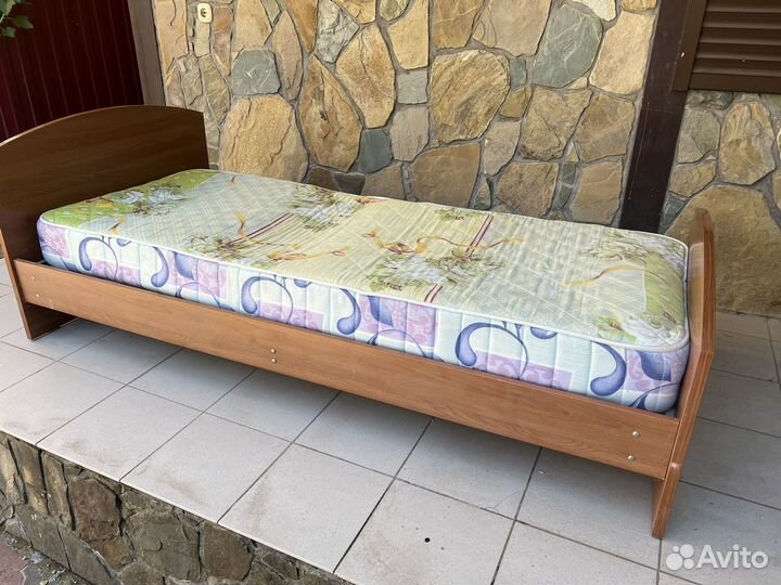 Кровать односпальная 90х200 с матрасом бу
