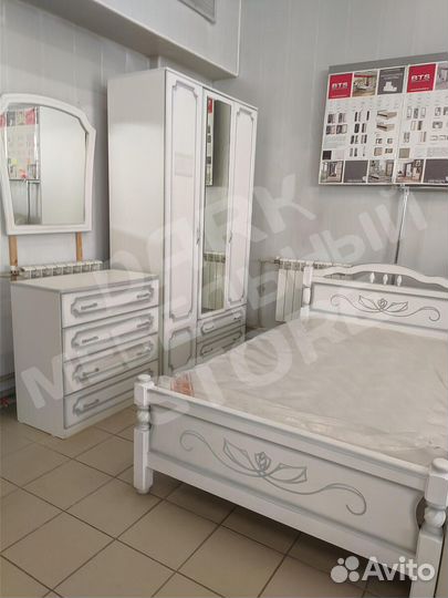 Спальный гарнитур