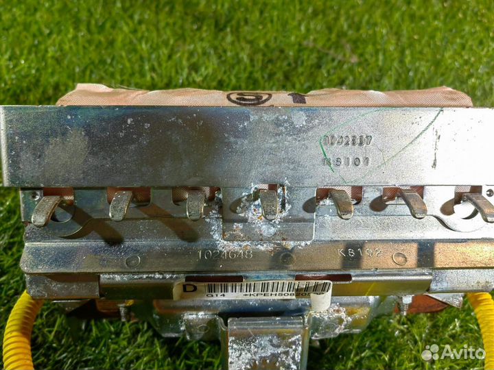 Подушка безопасности в торпедо Infiniti M 35