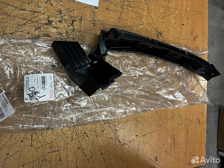 Кронштейн правой фары Chery Tiggo 7 Pro