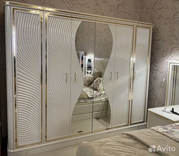 Спальный гарнитур