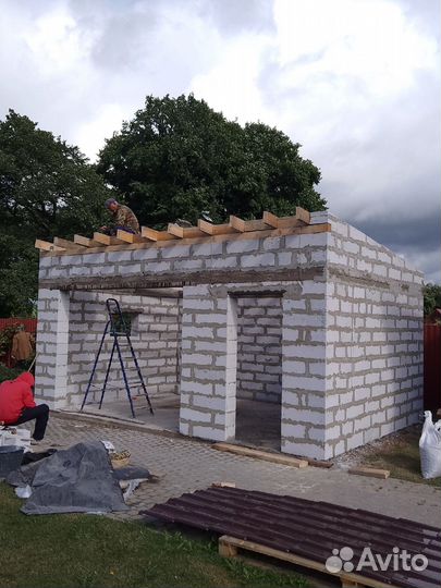 Бригада строителей