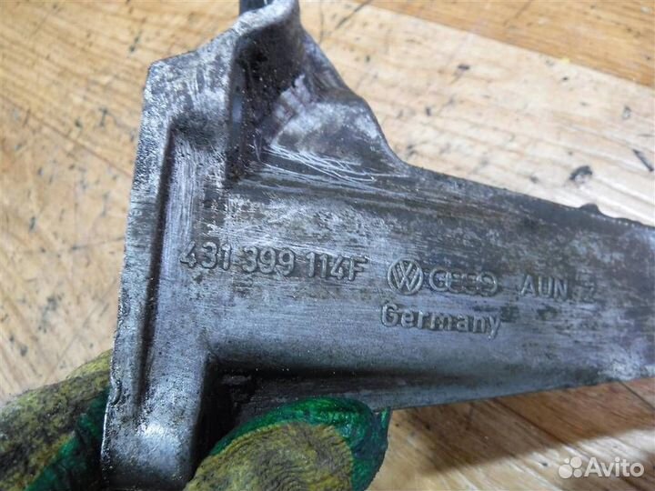 Кронштейн кпп Audi 100/200 44 1983-1991