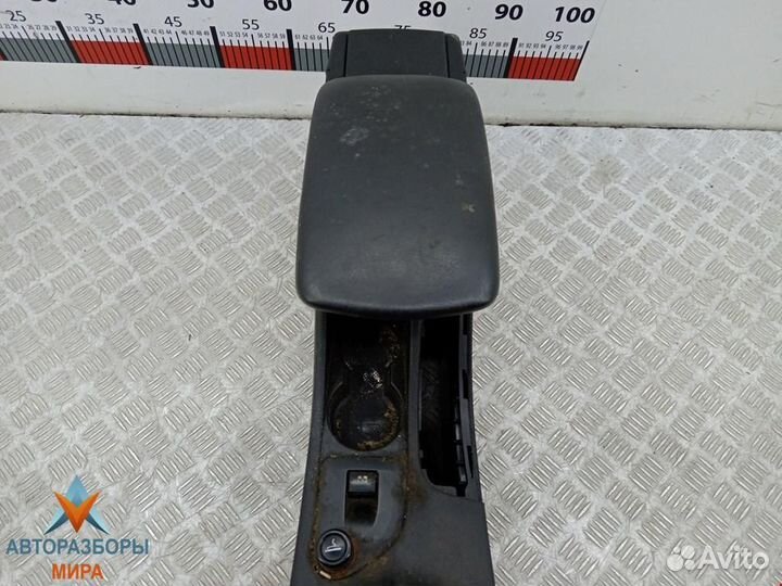 Подлокотник Peugeot 308 T7 2009 7589RY