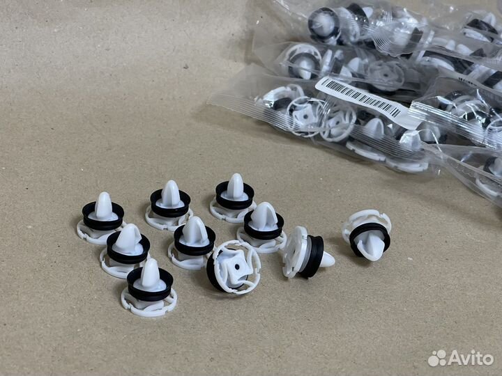 10шт. Клипса дверной обшивки Renault новые