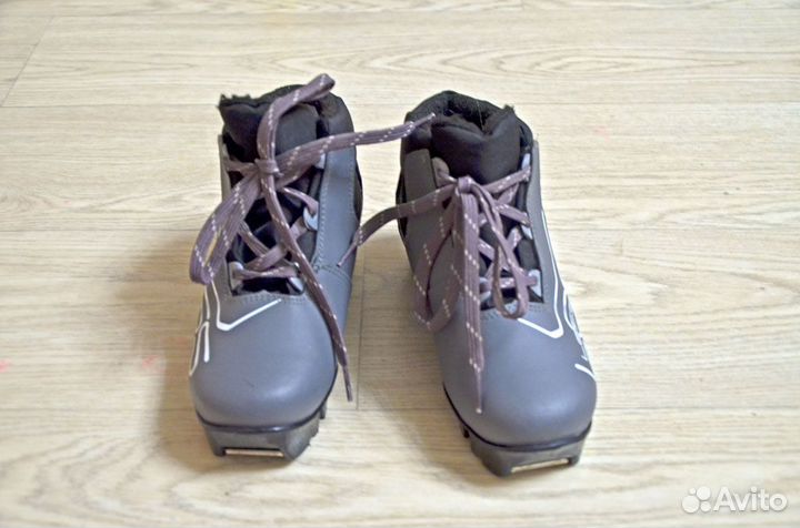 Лыжные ботинки р. 33