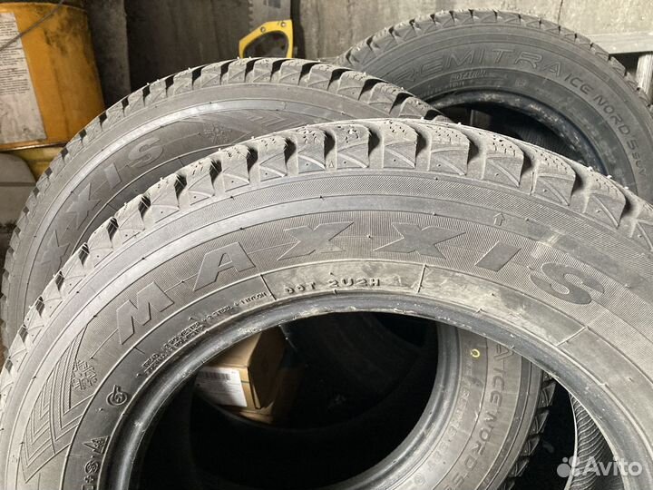 Maxxis UE-102 215/65 R16