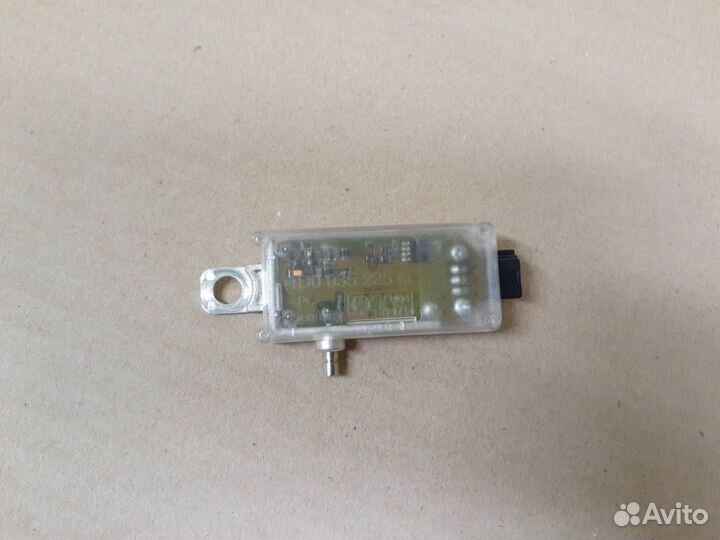 Антенна audi A8 D2 AQF 4D0035225G