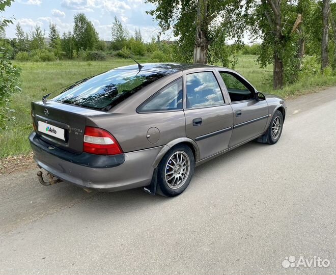 Opel Vectra 1.6 МТ, 1998, 30 000 км