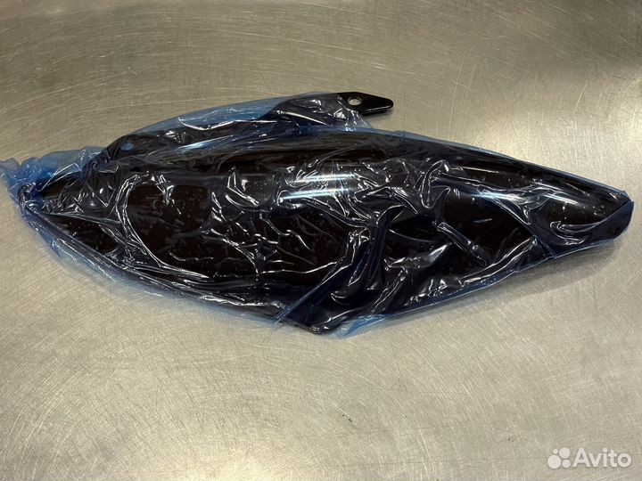 Боковина стекла правое снегохода Yamaha apex