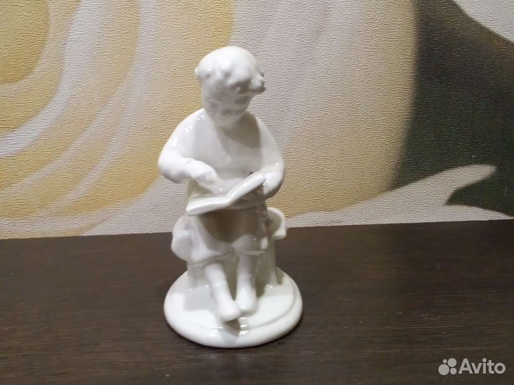 Статуэтка фарфор