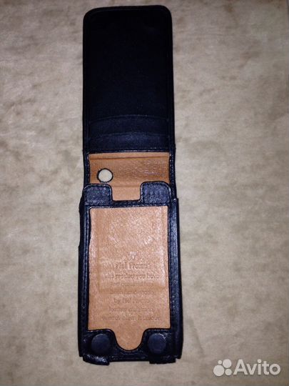Чехлы кожаные для телефонов