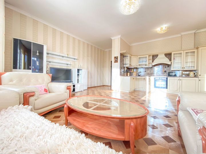 2-к. квартира, 70 м², 4/8 эт.