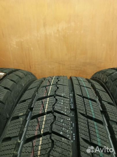Roadmarch Snowrover 868 195/65 R15 95T