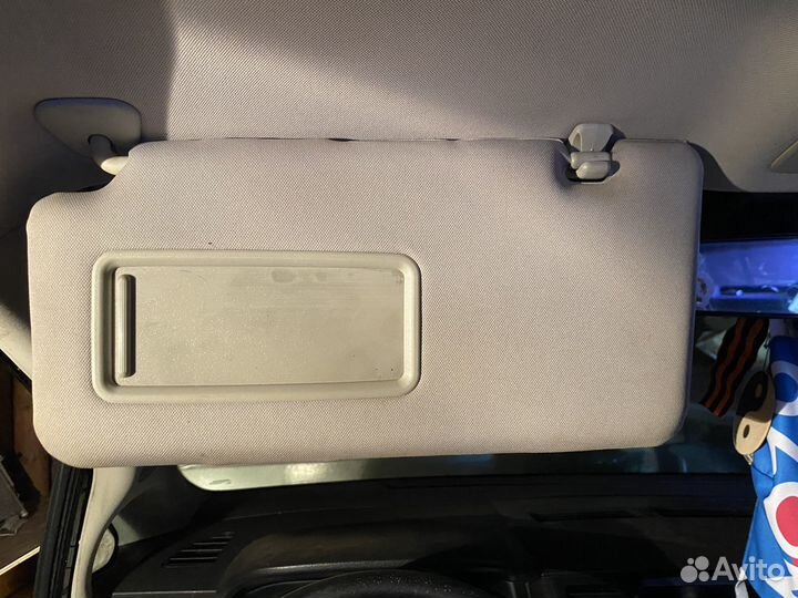 Козырек и плафон ниссан тиида