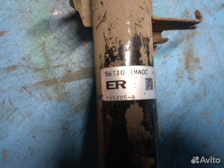 Амортизатор правый Infiniti M25 VQ25HR 2010-2013