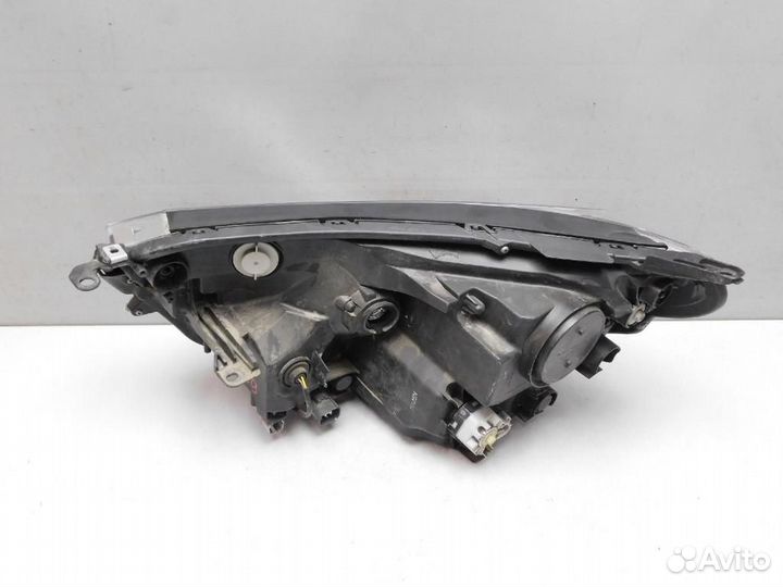 Фара правая Toyota RAV4