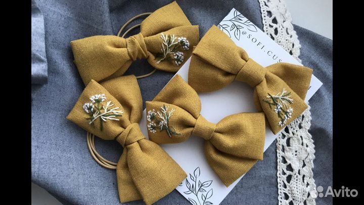 Бант с вышивкой ручной работы под заказ