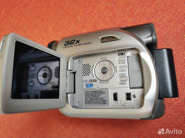 Цифровая видеокамера jvc