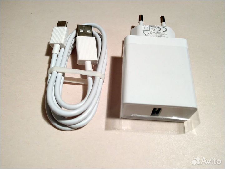 Быстрая зарядка 18 Вт и кабель Type C к ней