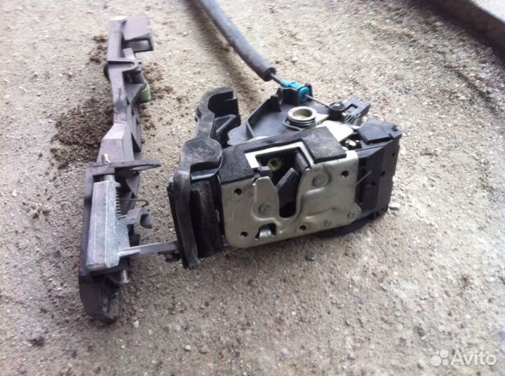 Замок задней двери Jaguar XJ X350, X358