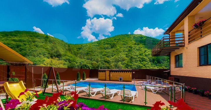 Дом 368 м² на участке 8,1 сот.